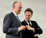 Merz und Rutte bei der umstrittenen NATO-Ehrung.