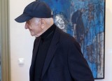 Mueller-Stahl vor seiner Kunst