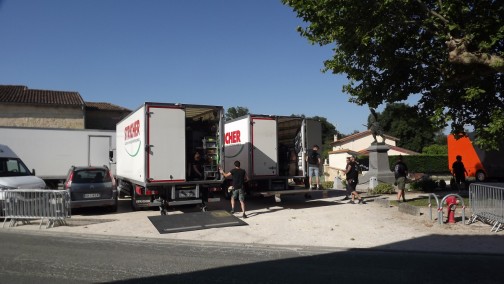 Moulon, Aquitaine. Tournage d'une scène du film Cocorico 2 le 19 juin 2025